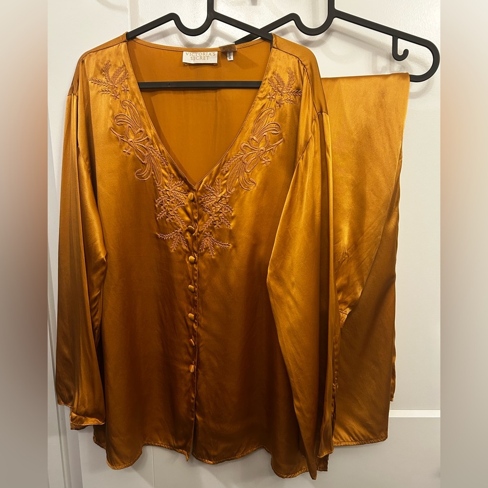 Vintage 100% silk golden label pajamas set  Victoria Secret